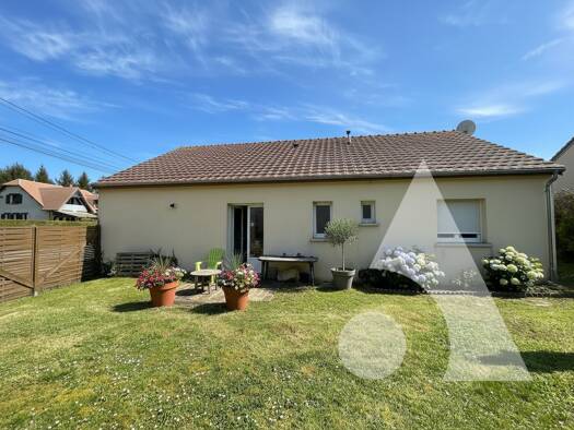 Maison de plain-pied à vendre 107 500 € 5 pièces 3 chambres 82 m² 467 m² de terrain Mailly-le-Camp 10230