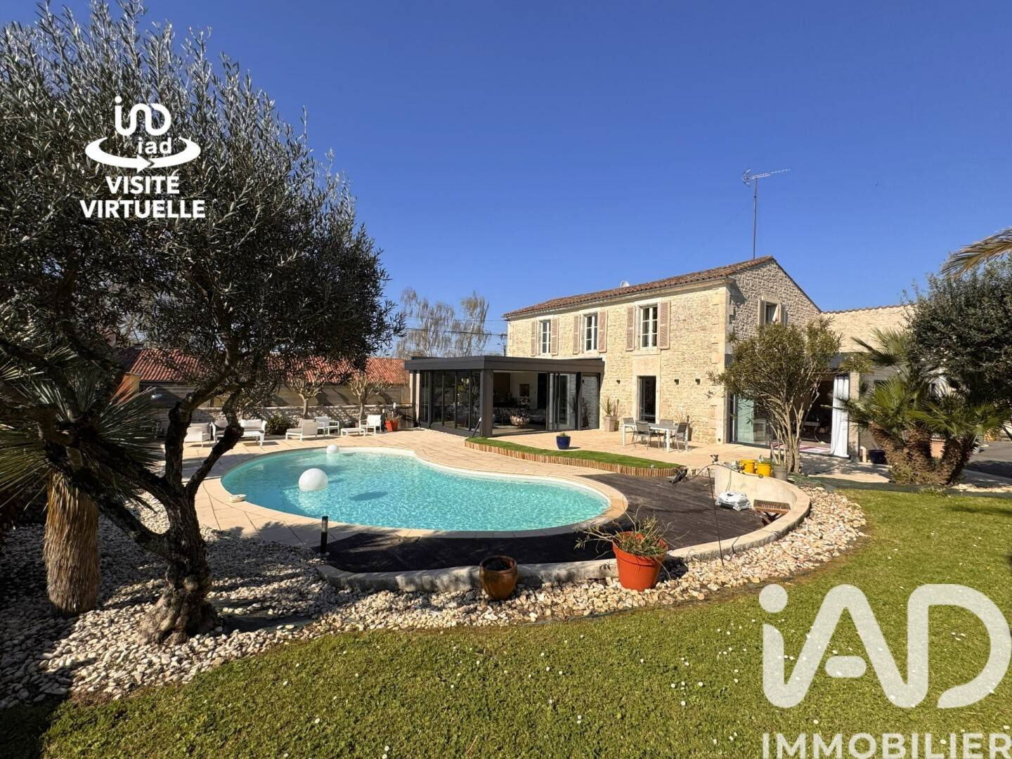 Maison 10 pièces 260 m² · à Fontenay-le-Comte · 260 m² · 537 000 €