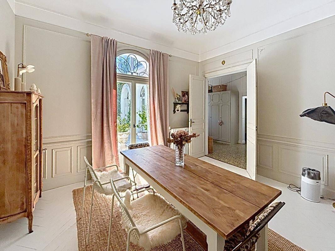 Maison 9 pièces 230 m² · à Poitiers · 230 m² · 575 000 €