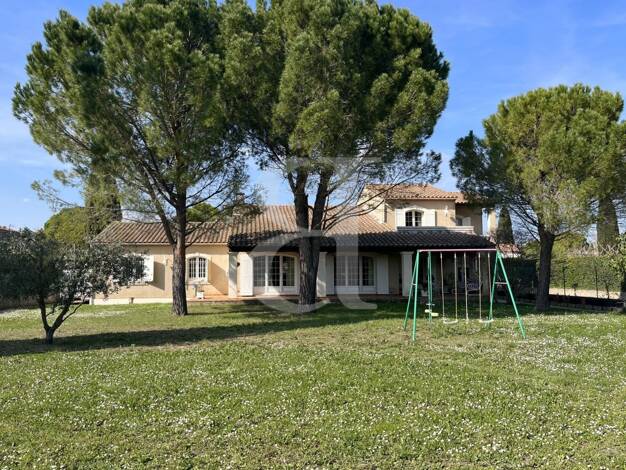 Villa à vendre 780 000 € 6 pièces 5 chambres 242 m² 1 862 m² de terrain Partie Nord Est Saint-Rémy-de-Provence 13210