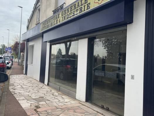 Local commercial à louer 2 490 € 130 m² de surface de vente Eaubonne 95600