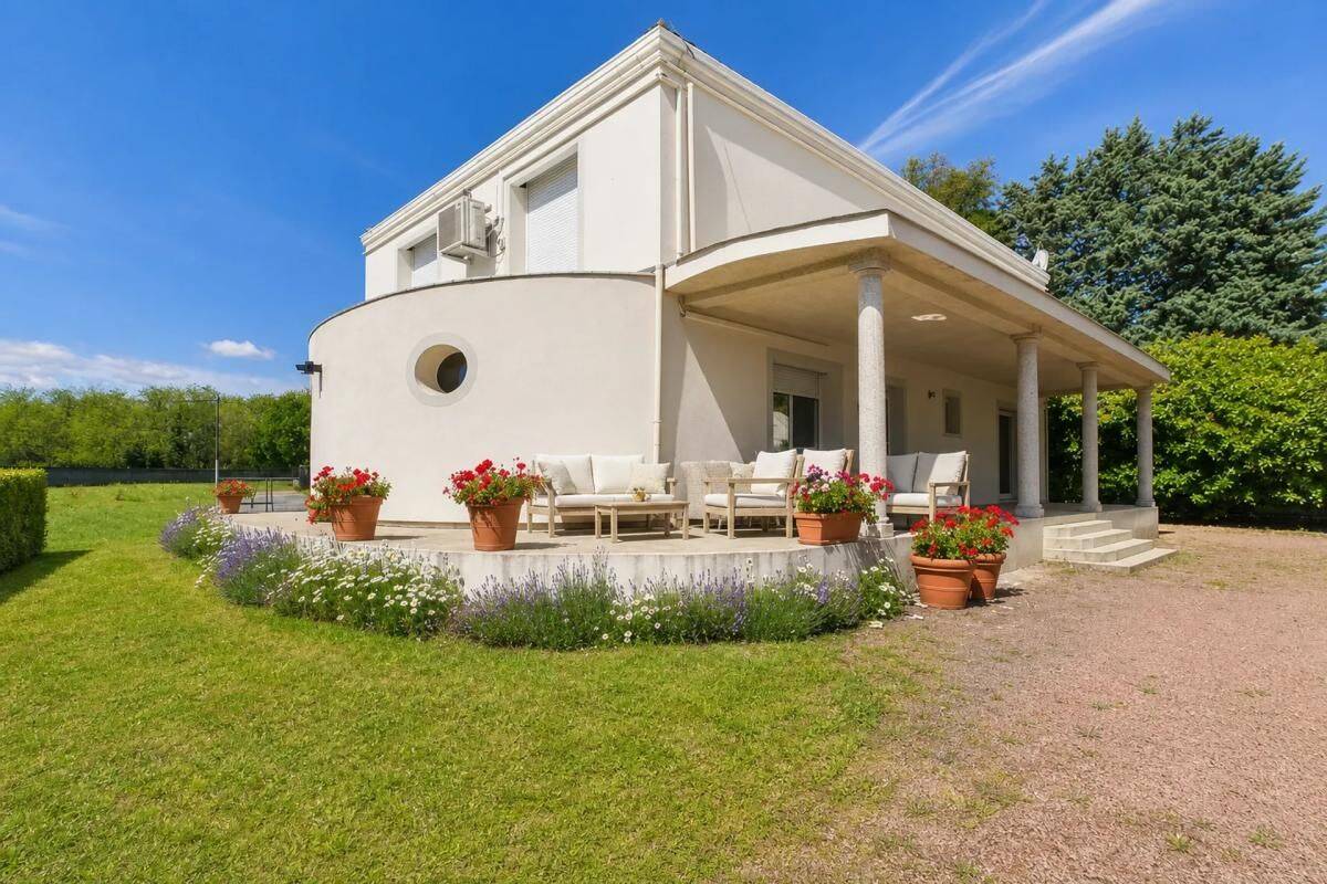 Maison 6 pièces 265 m² · à Naintré · 265 m² · 325 000 €