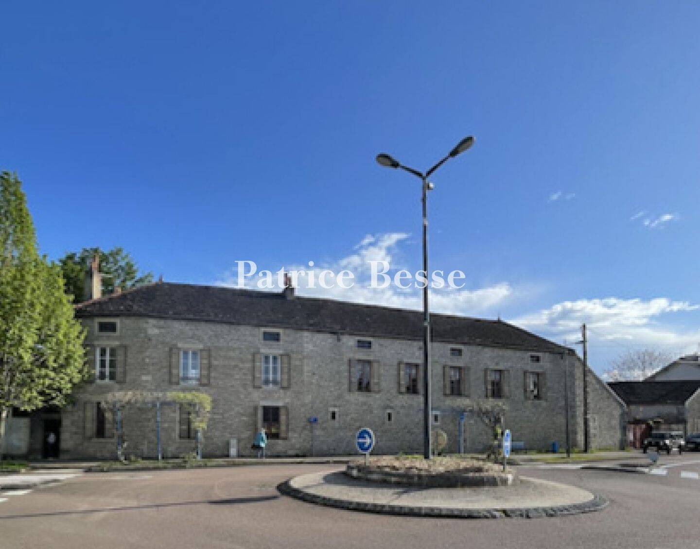 Maison 6 pièces 1500 m² · à Beaune · 1 500 m² · 1 580 000 €