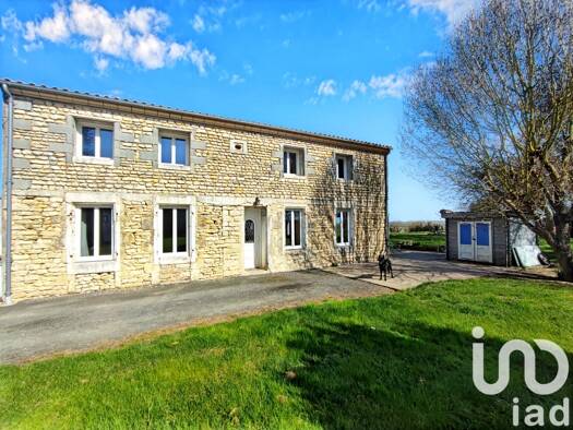 Maison à vendre 270 500 € 7 pièces 4 chambres 220 m² 1 130 m² de terrain Moragne 17430