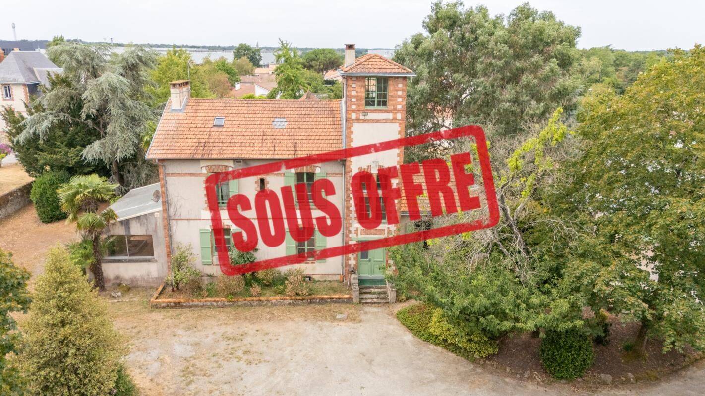 Maison 11 pièces 214 m² · à Cugand-la-Bernardière · 214 m² · 499 900 €