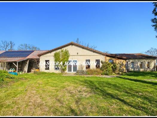 Maison à vendre 567 000 € 26 pièces 12 chambres 500 m² 36 529 m² de terrain Monlezun 32230