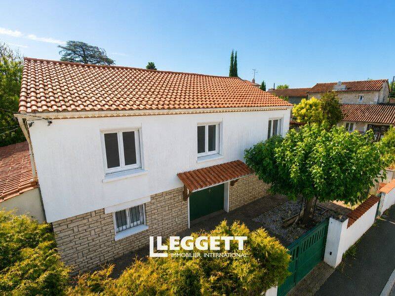 Maison 7 pièces 183 m² · à Gond-Pontouvre · 183 m² · 262 000 €
