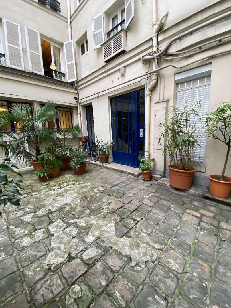 Appartement 1 pièce 10 m² · à Paris 9ème Arrondissement · 10 m² · 625 €