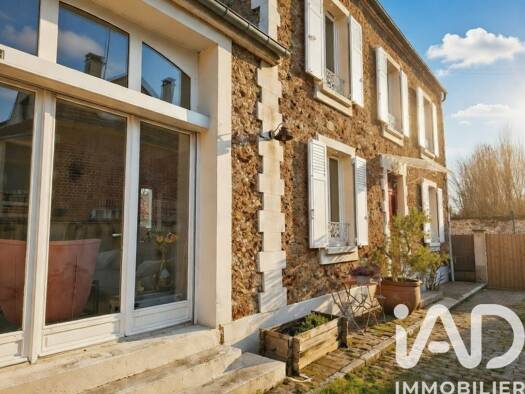 Maison à vendre 690 000 € 5 pièces 4 chambres 160 m² 575 m² de terrain Centre Ville Plaisir 78370