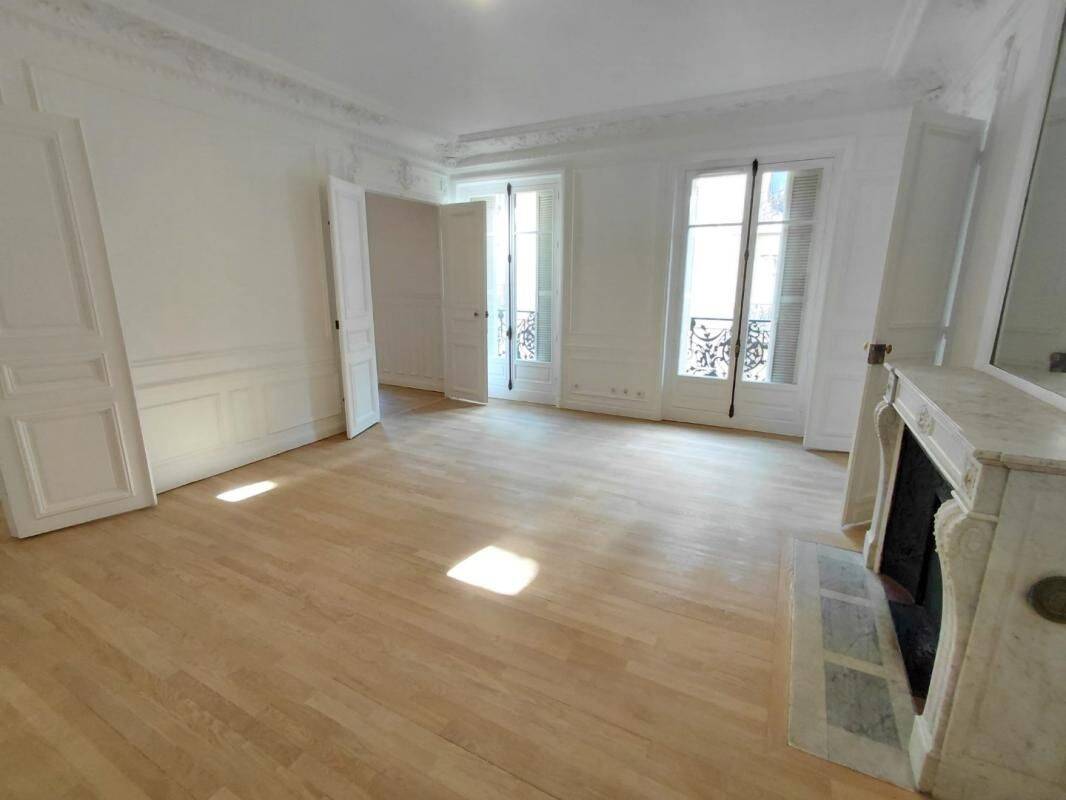 Appartement 6 pièces 222 m² · à Paris 16ème Arrondissement · 222 m² · 6 674 €