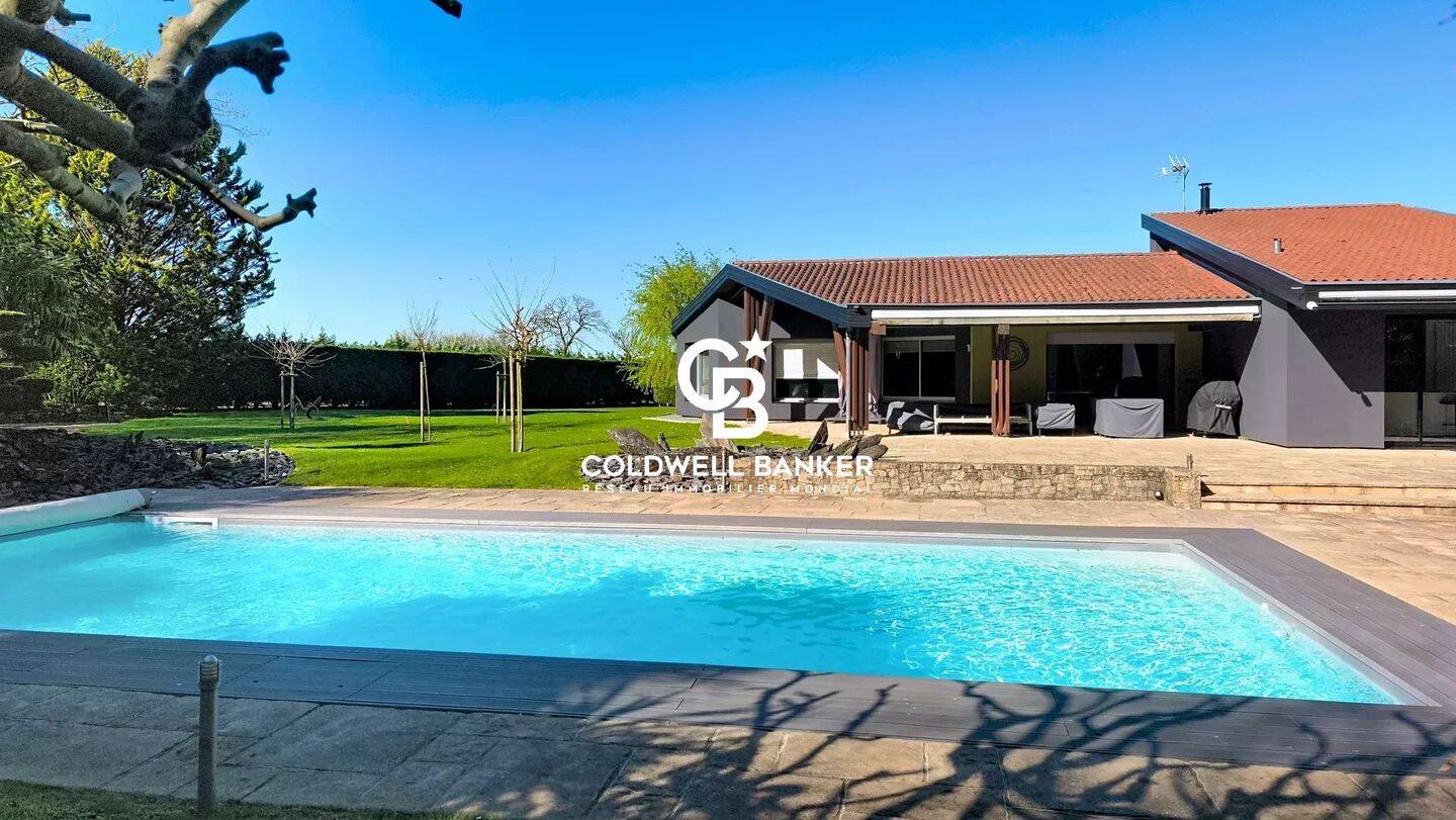 Maison 10 pièces 289 m² · à Les Herbiers · 289,3 m² · 895 000 €