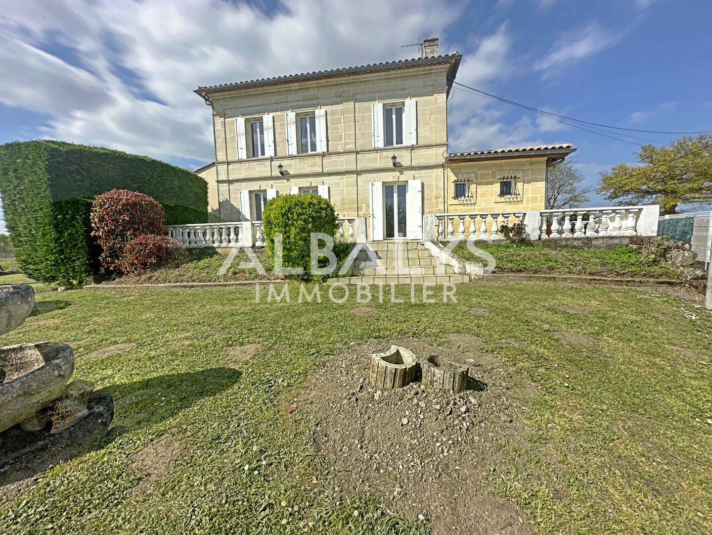 Maison 8 pièces 186 m² · à Arveyres · 186 m² · 375 000 €