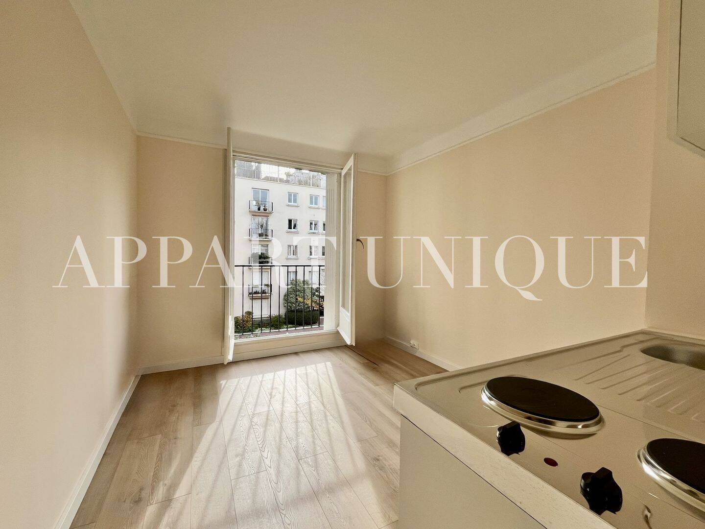 Appartement 1 pièce 15 m² · à Neuilly-sur-Seine · 14,9 m² · 180 000 €