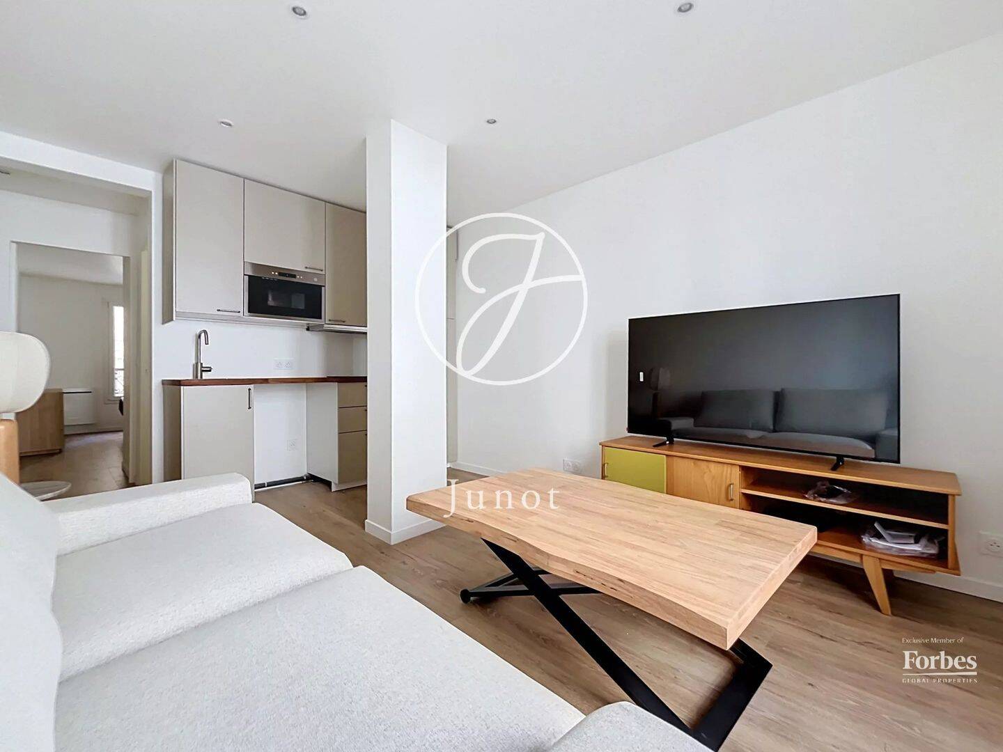 Appartement 2 pièces 32 m² · à Paris 18ème Arrondissement · 32,2 m² · 1 690 €