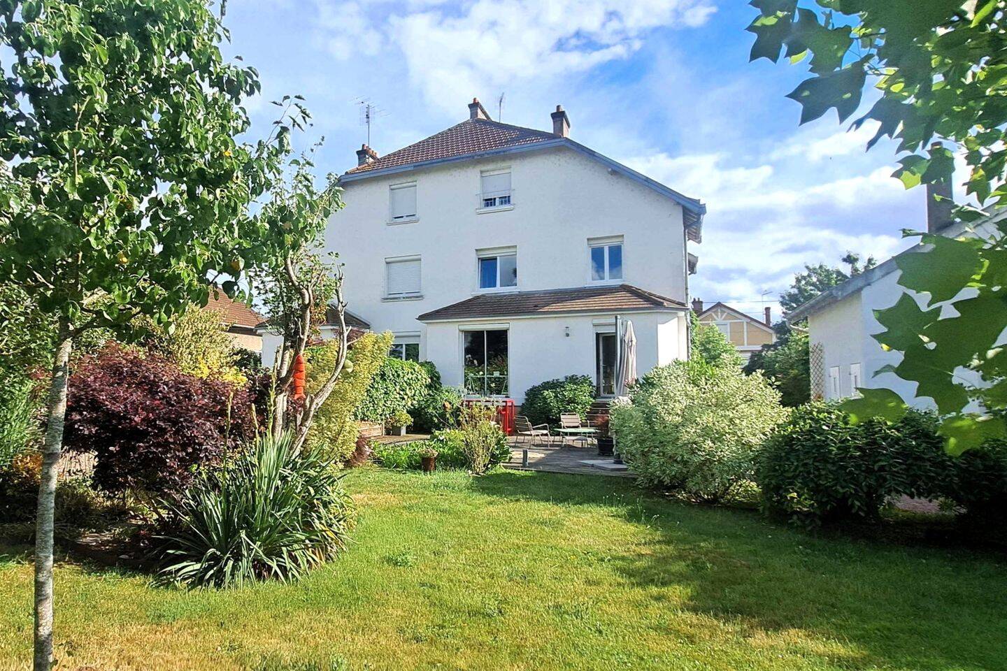 Maison 8 pièces 171 m² · à Gueugnon · 171,4 m² · 220 000 €
