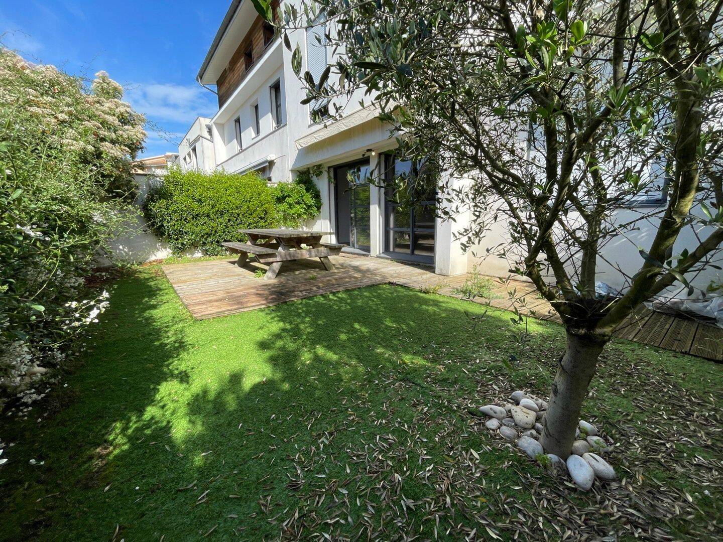Maison 6 pièces 230 m² · à Le Bouscat · 230 m² · 3 000 €/mois