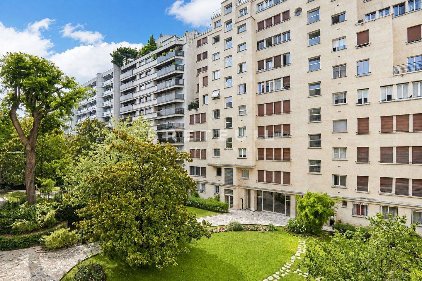 Appartement 2 pièces 56 m² · à Paris 16ème Arrondissement · 56 m² · 715 000 €