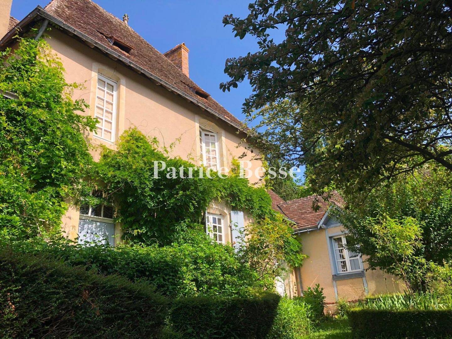 Maison 9 pièces 281 m² · à La Suze-sur-Sarthe · 281 m² · 350 000 €
