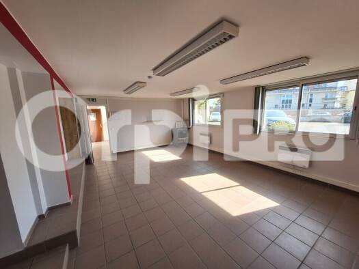 Espace bureau à louer 1 525 € 146 m² de bureaux divisible jusqu'à 146 m² Senlis 60300