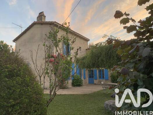 Maison à vendre 242 000 € 5 pièces 3 chambres 120 m² 426 m² de terrain La Crèche 79260