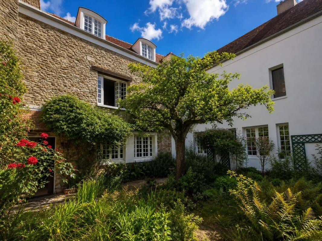 Maison 9 pièces 245 m² · à Épernon · 245 m² · 590 000 €