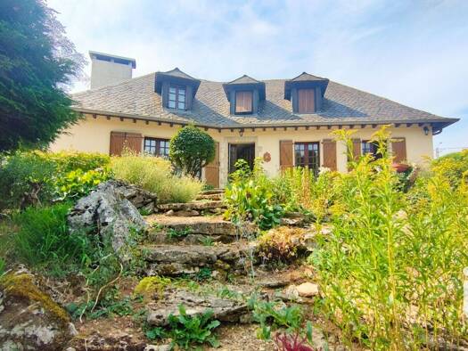 Maison à vendre 297 000 € 8 pièces 4 chambres 166 m² 7 000 m² de terrain Laissac-Sévérac l'Église 12310