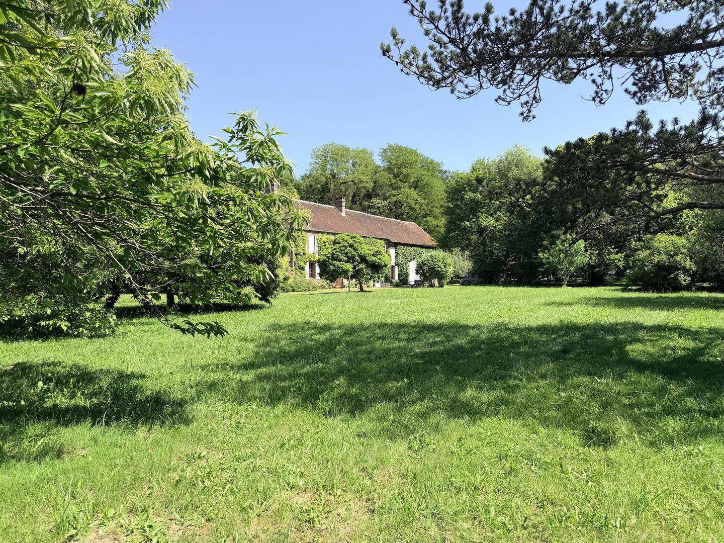 Maison 9 pièces 218 m² · à Charny Orée de Puisaye · 218 m² · 399 000 €