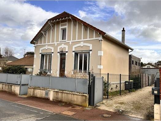 Maison à vendre 339 000 € 5 pièces 3 chambres 82 m² 365 m² de terrain Brie-Comte-Robert 77170