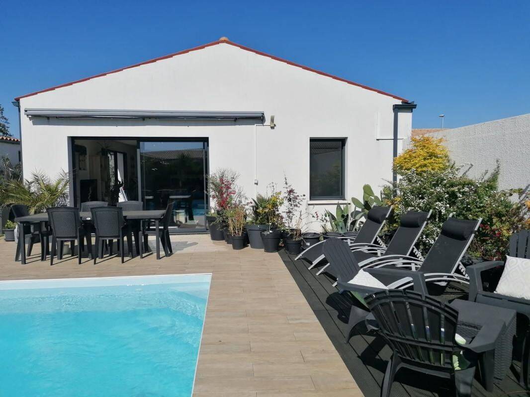 Maison 10 pièces 244 m² · à Aigrefeuille-d'Aunis · 244 m² · 585 000 €
