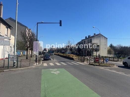 Restaurant avec bail commercial 5 000 € 416 m² d'espace de restauration L'Avenir Stains 93240