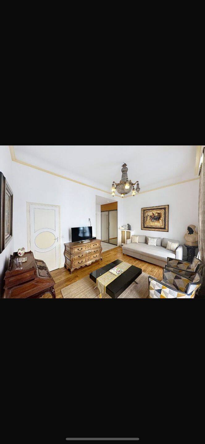 Appartement 2 pièces 85 m² · à Paris 1er Arrondissement · 85 m² · 4 600 €