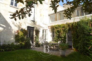 Hôtel particulier à vendre 549 000 € 11 pièces 5 chambres 299 m² 299 m² de terrain Niort 79000