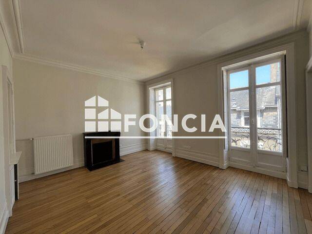 5 pièces 92 m² · à Nantes · 91,7 m² · 1 403 €/mois