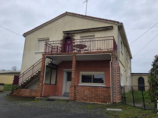 Appartement à vendre 270 000 € 6 pièces 5 chambres 217 m² RDC Mauges-sur-Loire 49110