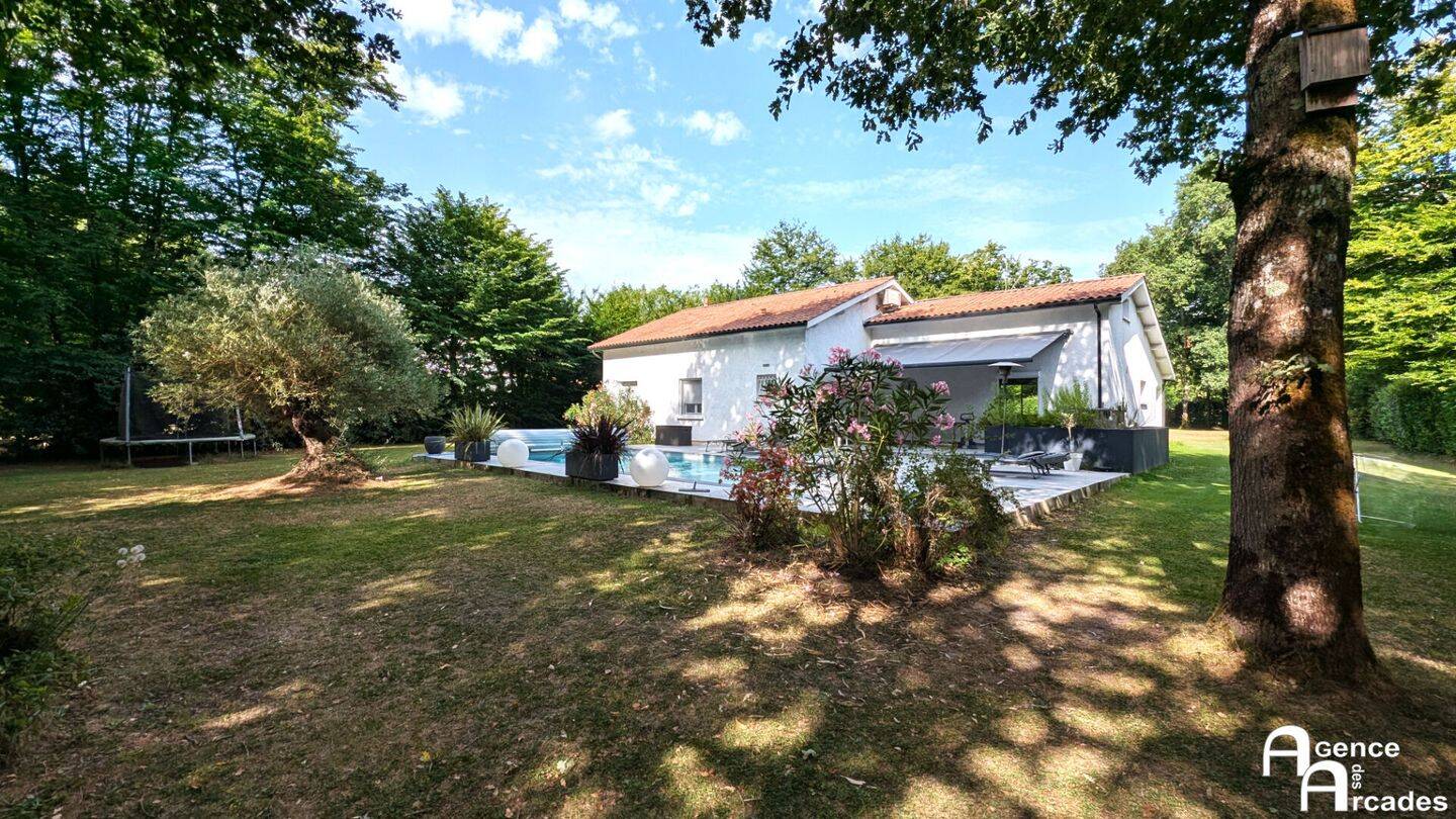 Maison 7 pièces 212 m² · à Saint-Sulpice-Et-Cameyrac · 212 m² · 630 000 €