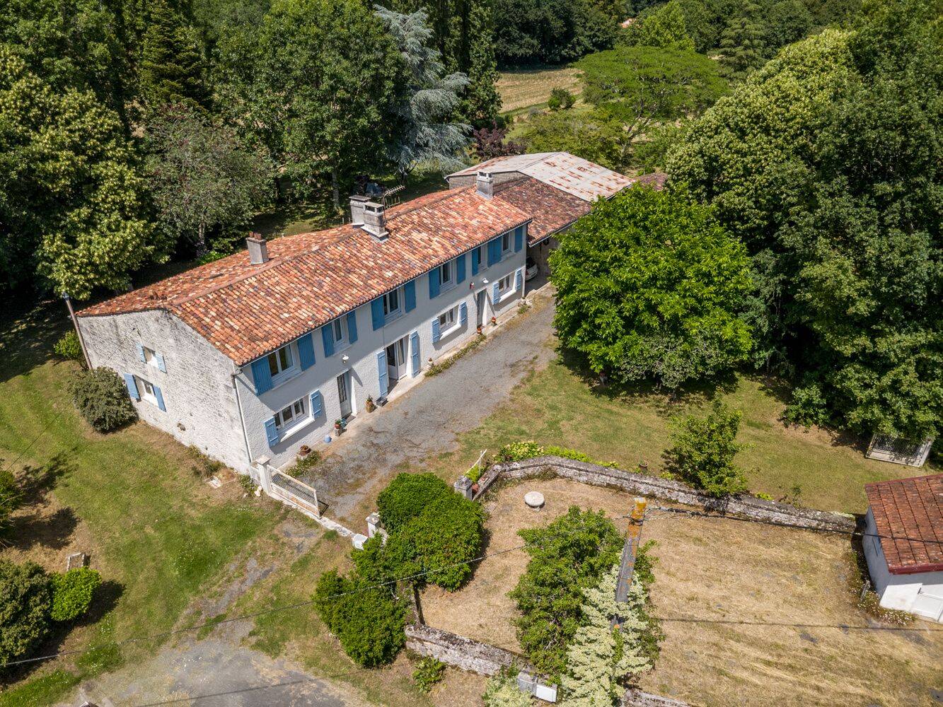 Maison 8 pièces 245 m² · à Nieul-lès-Saintes · 245 m² · 357 000 €