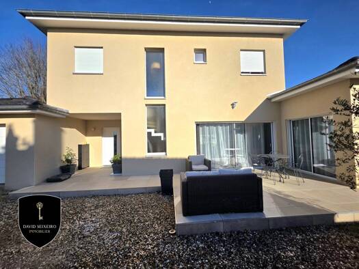 Maison à vendre - Première occupation 450 000 € 7 pièces 3 chambres 135 m² 695 m² de terrain Saint-Jean-de-Thurigneux 01390