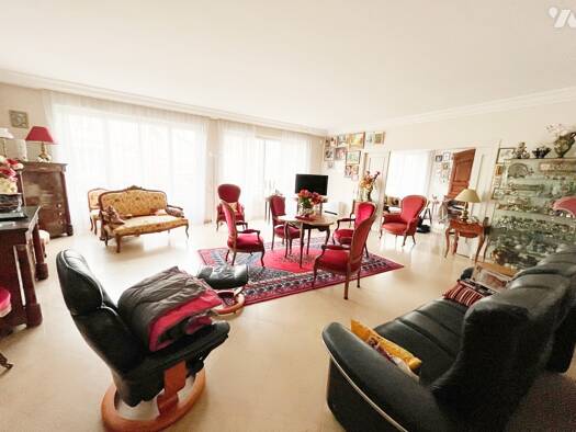 Appartement à vendre 295 000 € 5 pièces 3 chambres 175 m² Étage 1/4 Bourg-en-Bresse 01000