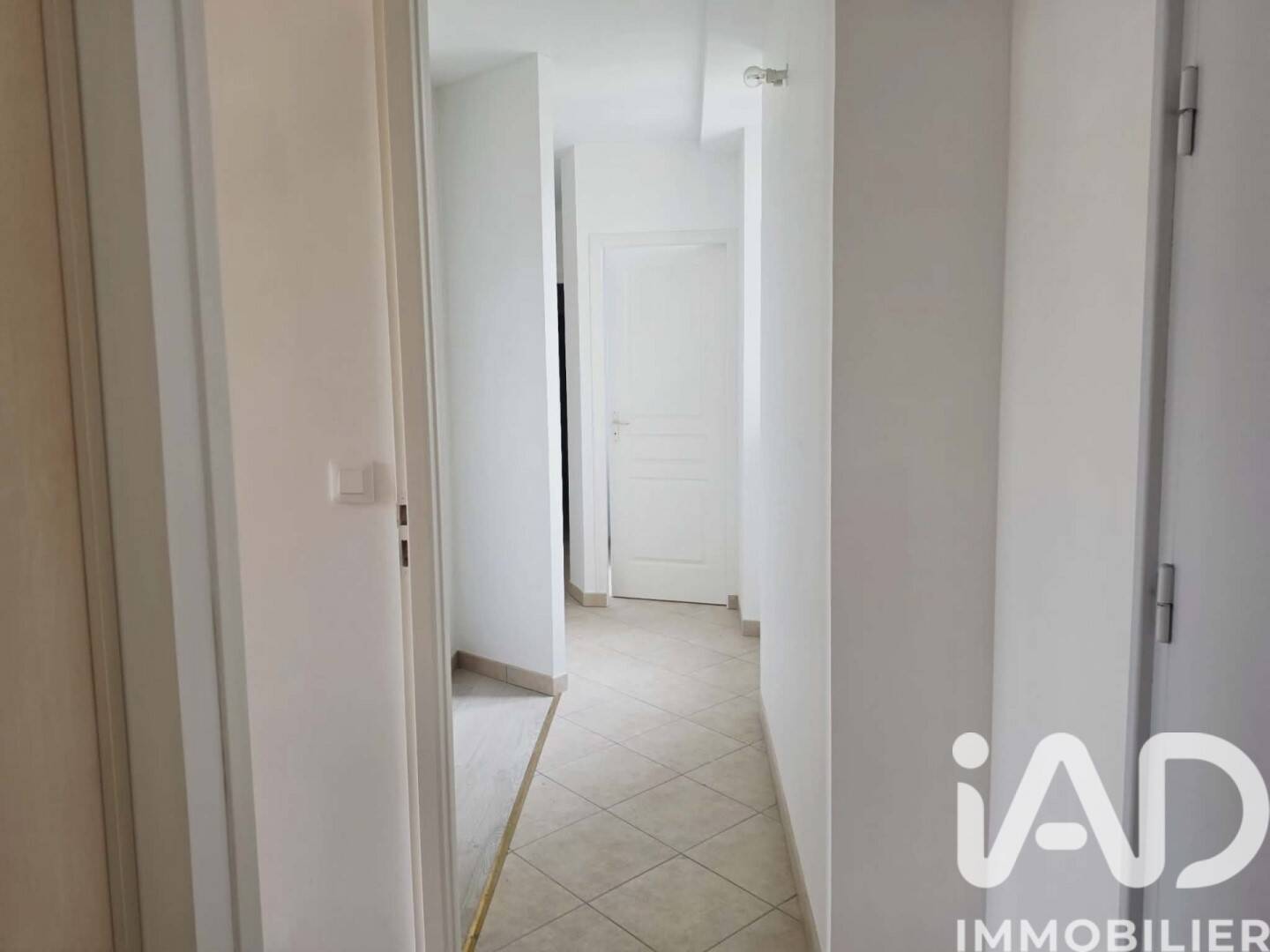 Appartement 4 pièces 94 m² · à Villeneuve-sur-Yonne · 93,7 m² · 890 €