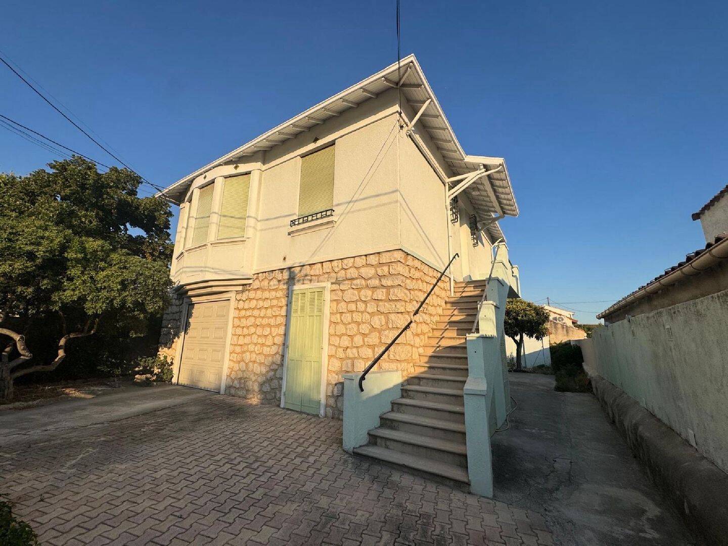 Maison 6 pièces 140 m² · à Marseille 15ème Arrondissement · 140 m² · 370 000 €