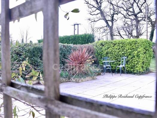 Maison à vendre 168 000 € 7 pièces 3 chambres 137 m² 3 349 m² de terrain Puy-de-Serre 85240