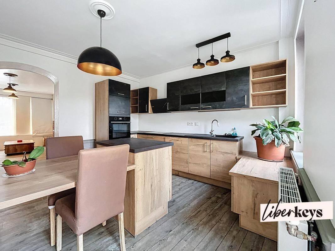 Maison 5 pièces 135 m² · à Saint-Lubin-des-Joncherets · 135 m² · 175 000 €