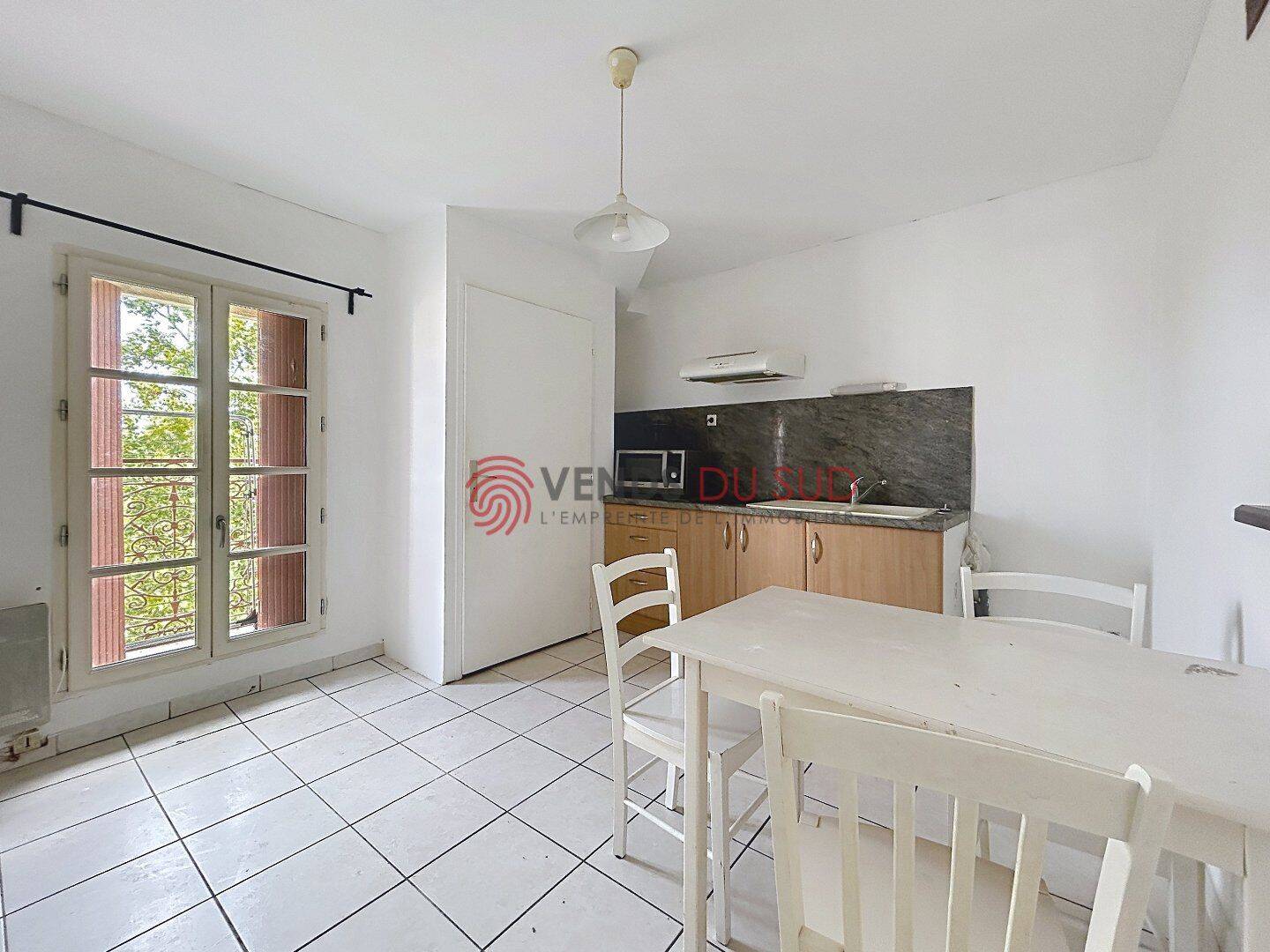 Appartement 1 pièce 28 m² · à Béziers · 28 m² · 350 €