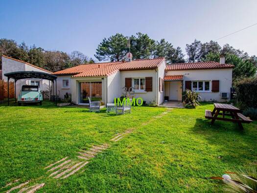 Maison de plain-pied à vendre 473 000 € 7 pièces 4 chambres 163 m² 776 m² de terrain Meschers-sur-Gironde 17132