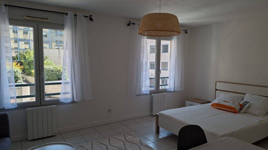 Appartement 1 pièce 28 m² · à Caluire-Et-Cuire · 28 m² · 760 €