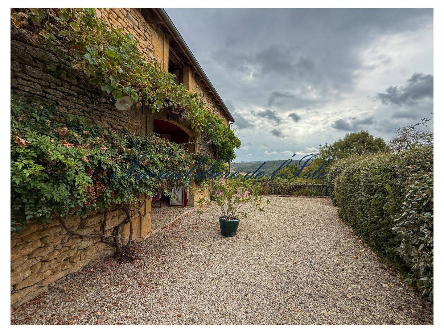 Maison 6 pièces 131 m² · à Saint-Léon-sur-Vézère · 131 m² · 420 000 €