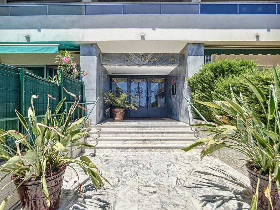 Studio Nice/Californie meublé étudiant 27.60 m2 — 17