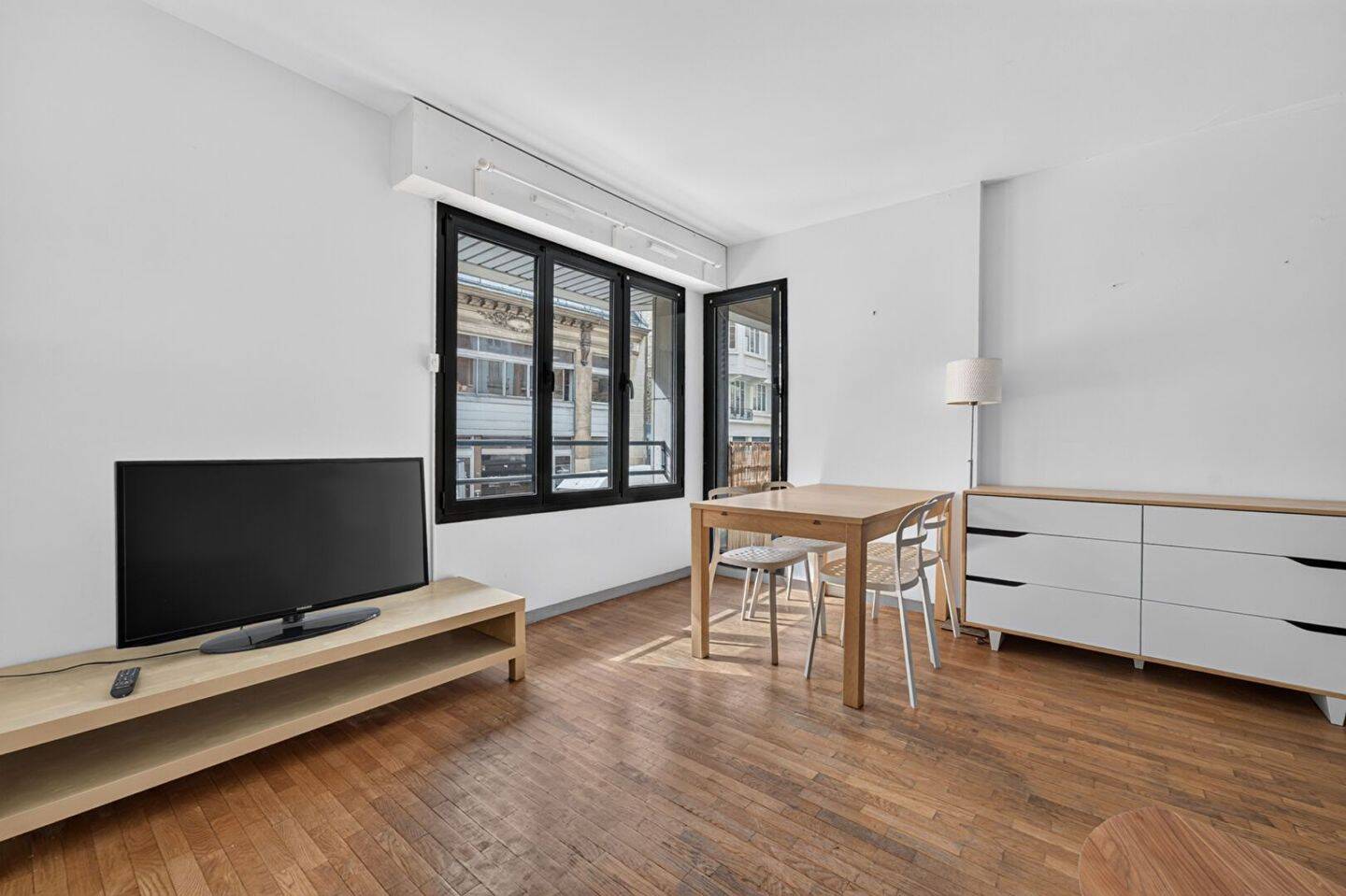 Appartement 2 pièces 39 m² · à Paris 10ème Arrondissement · 39,2 m² · 370 000 €