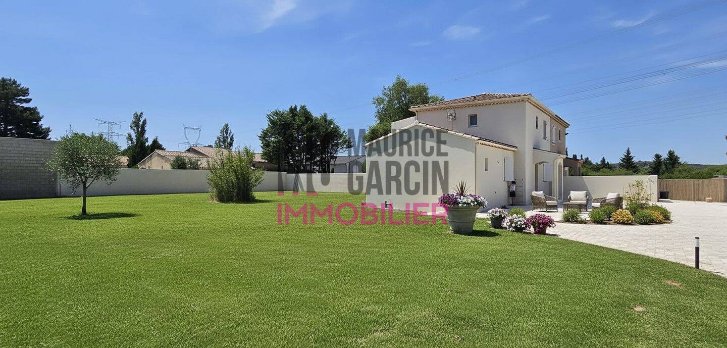 Maison 6 pièces 112 m² · à Rochefort-du-Gard · 112 m² · 389 000 €