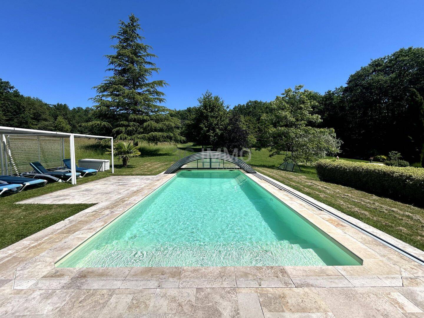 Maison 11 pièces 375 m² · à Luynes · 375 m² · 799 000 €